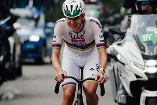 Až příliš dokonalý Pogačar. Kvůli jeho dominanci na Tour se připomíná éra Lance Armstronga